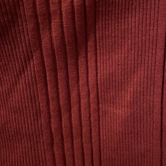brand new never worn maroon long sleep crop top - Picture 2 of 3